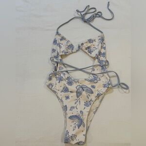Frankie’s Bikinis x Sydney Sweeney swimsuit, S